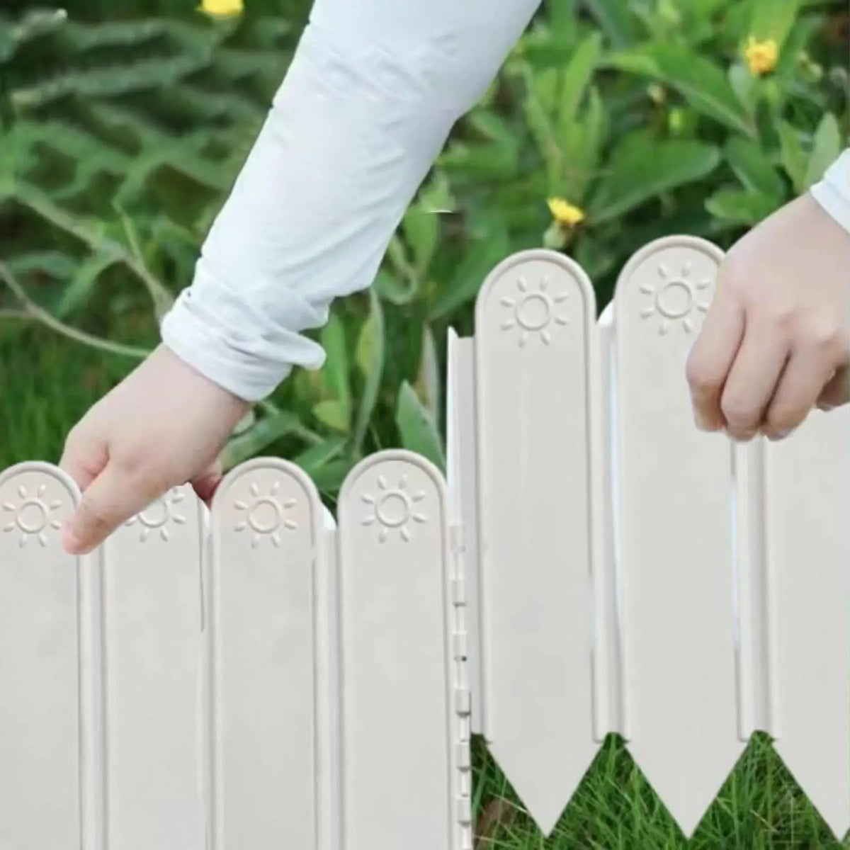 Garden Fence Border with Stake Outside Fence Ornament Lightweight Decorative for Fence/Border Flower Bed Edging Yard Flower Lawn