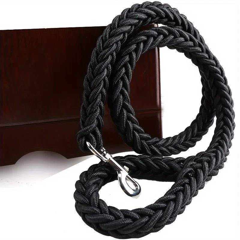 Dog leash for effective training and comfortable walking, strong and durable braid, suitable for large dogs, dog training leash