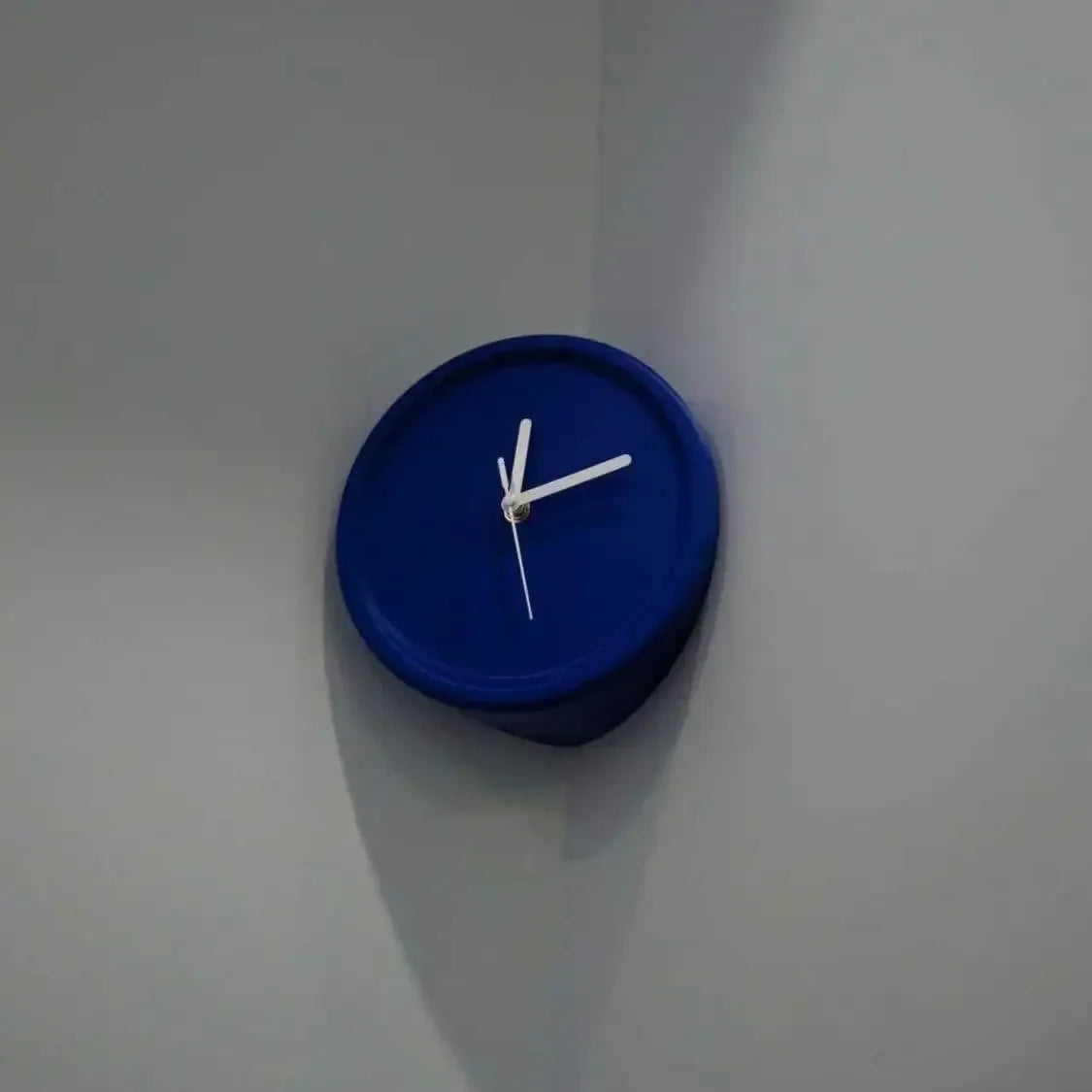 Living Room Silent Wall Clocks Simple Non-Ticking Punch-Free Corner Wall Clock Bedroom Technology Luxury Art Home Decoration