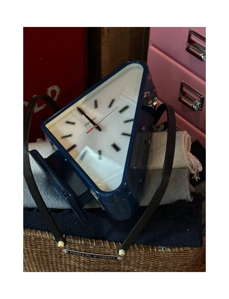 Living Room Minimalism Clocks Two-sided Wall Clocks Triangle Modern Clock Mechanism Silent Design Clock Watch for Decoration