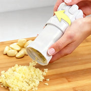 Multifunctional Garlic Master Kitchen Gadget Tool Garlic Chopper Wheel Garlic Mincer Roller Kitchen Aid Garlic Hand Crusher