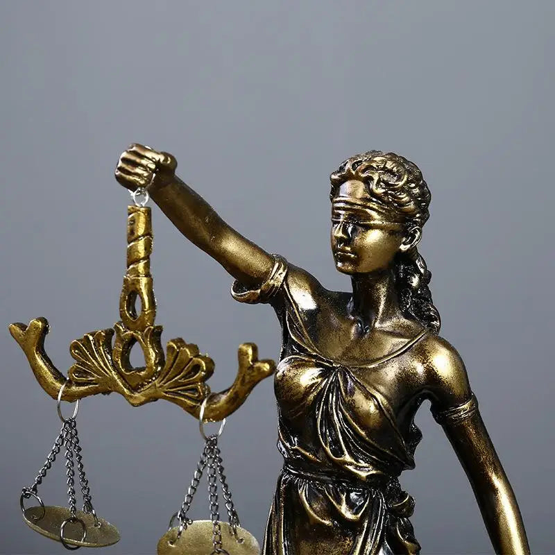 NEW 1Pcs Living Room Office Desk Decoration European Style Creative Retro Home Imitation Copper Goddess Of Justice Ornament
