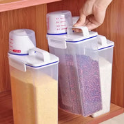 1PC sealed storage container 2.5L portable food storage box with lid suitable for storing grains, flour, rice in the kitchen