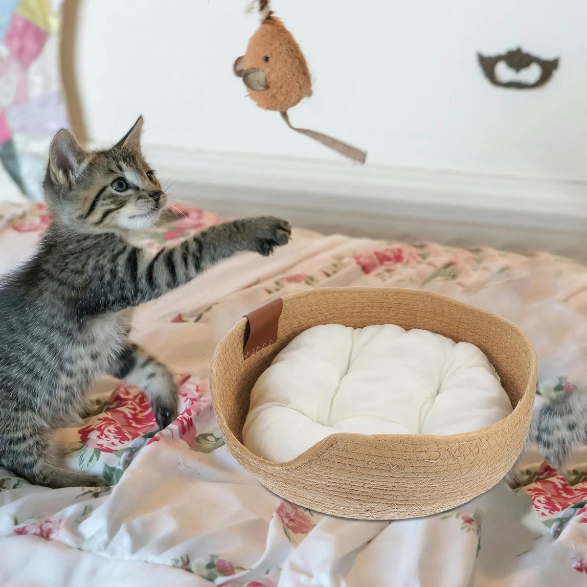 Cat Bed in Basket Woven Badket Sleeping Nest for Cats Weave with Cushion Type Pet