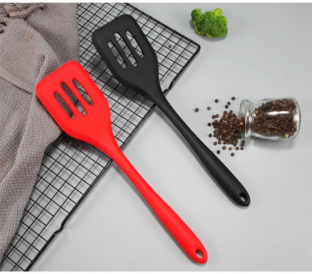 Kitchen Silicone Turners Gadgets Spatula Egg Fish Frying Pan Scoop Fried Shovel Slotted Turners Kitchen Tools Cooking Utensils
