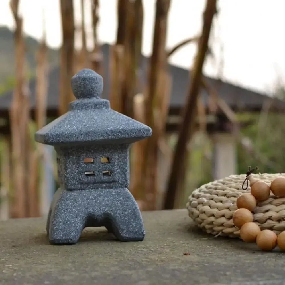 Garden Ornament Pagoda Garden Yard Sculpture Lantern Crafts Candle Holder Patio