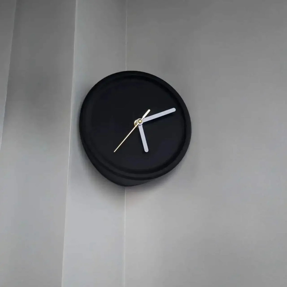 Living Room Silent Wall Clocks Simple Non-Ticking Punch-Free Corner Wall Clock Bedroom Technology Luxury Art Home Decoration