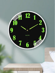 living room wall clock light luxury modern simple quartz clock hanging wall  household clock free punching atmosphere quiet
